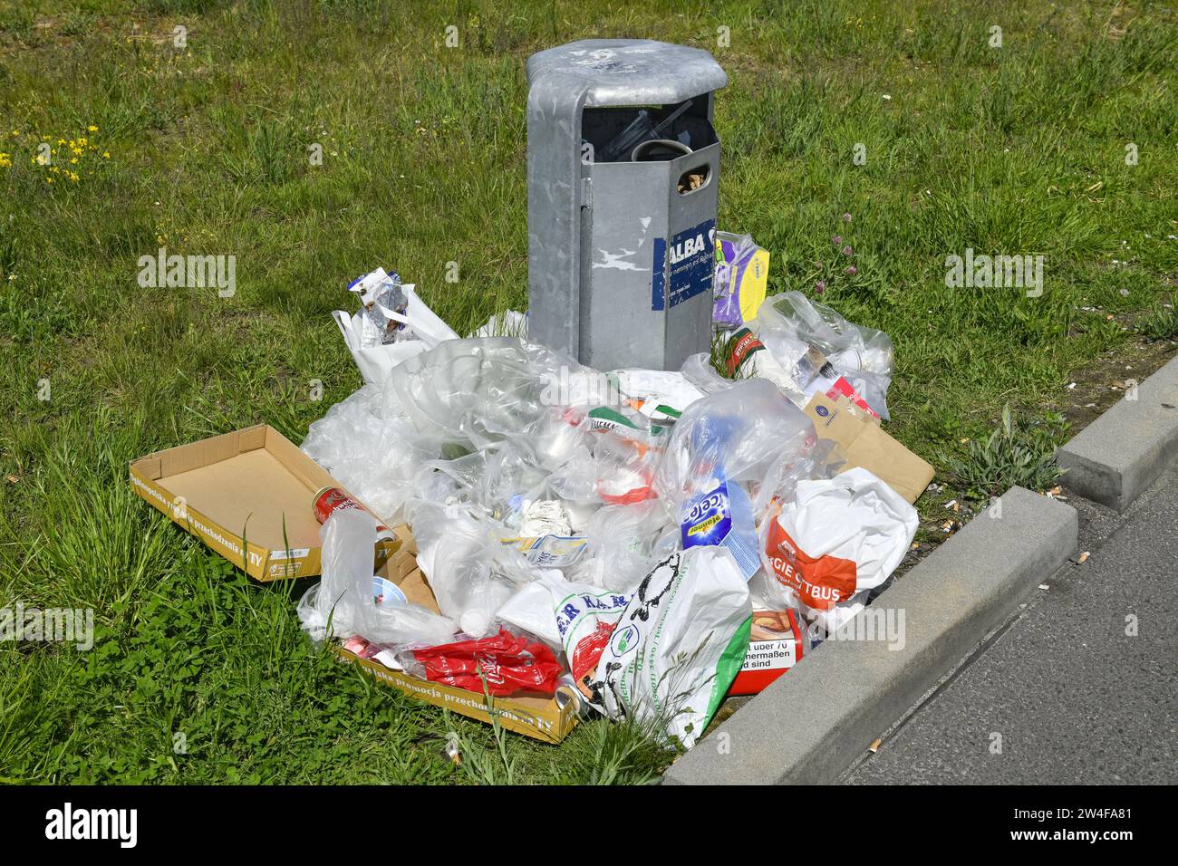 Müll, Mülleimer, Cottbus, Brandenburg, Deutschland Stock Photo