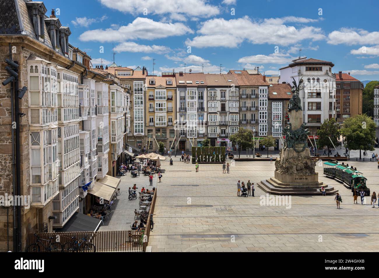 Plaza de la Virgen Blanca, square surrounded by old houses with glass verandas with the monument to La batalla de Vitoria. Basque Country, Spain Stock Photo