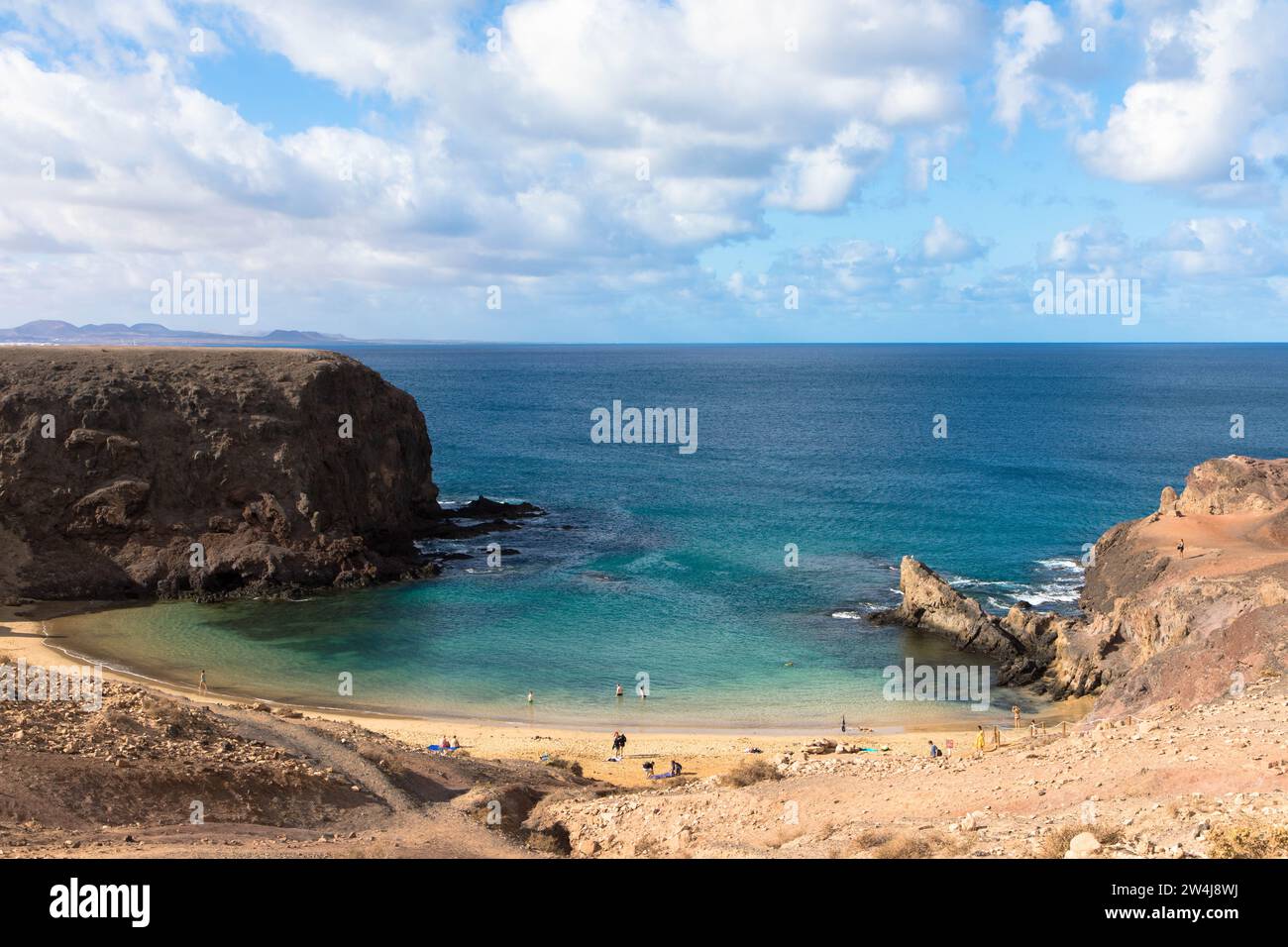 Panoramic view of the natural sandy beach of Papagayo on Lanzarote in a volcanic landscape in Los Ajaches National Park. Playa Blanca, Lanzarote, Spai Stock Photo