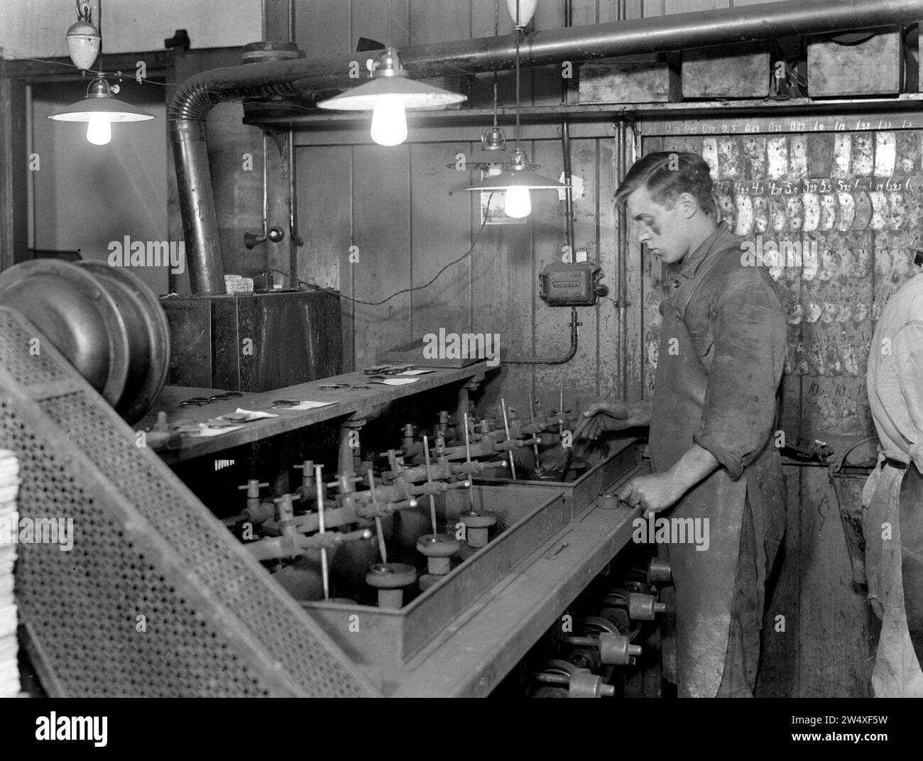 Manufacturing glasses lenses Black and White Stock Photos & Images - Alamy