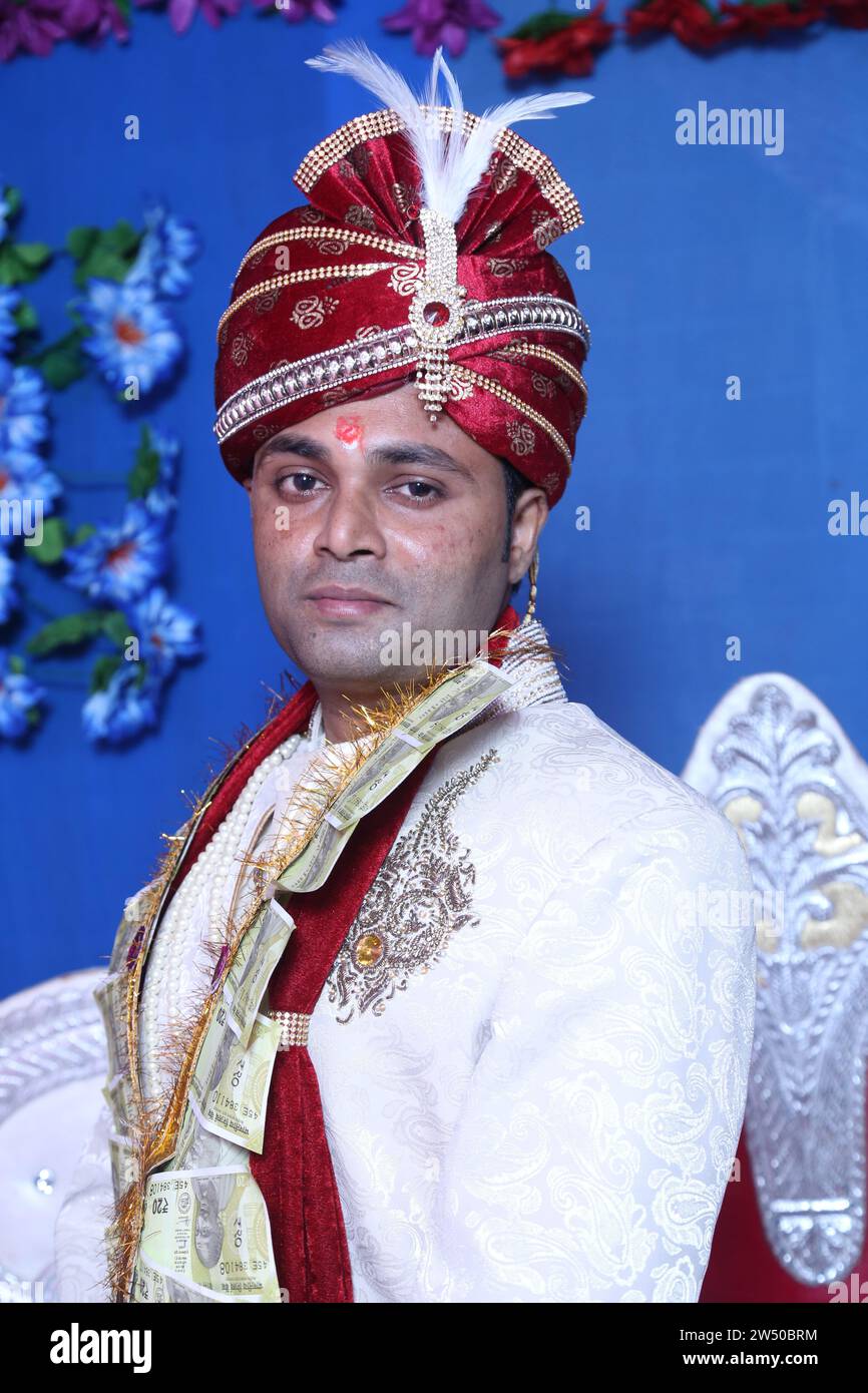 Indian groom in traditional dress with sehra, Indian groom in wedding, Indian groom photoshoot, Best Indian Groom Wedding photo in Sherwani and Shera. Stock Photo