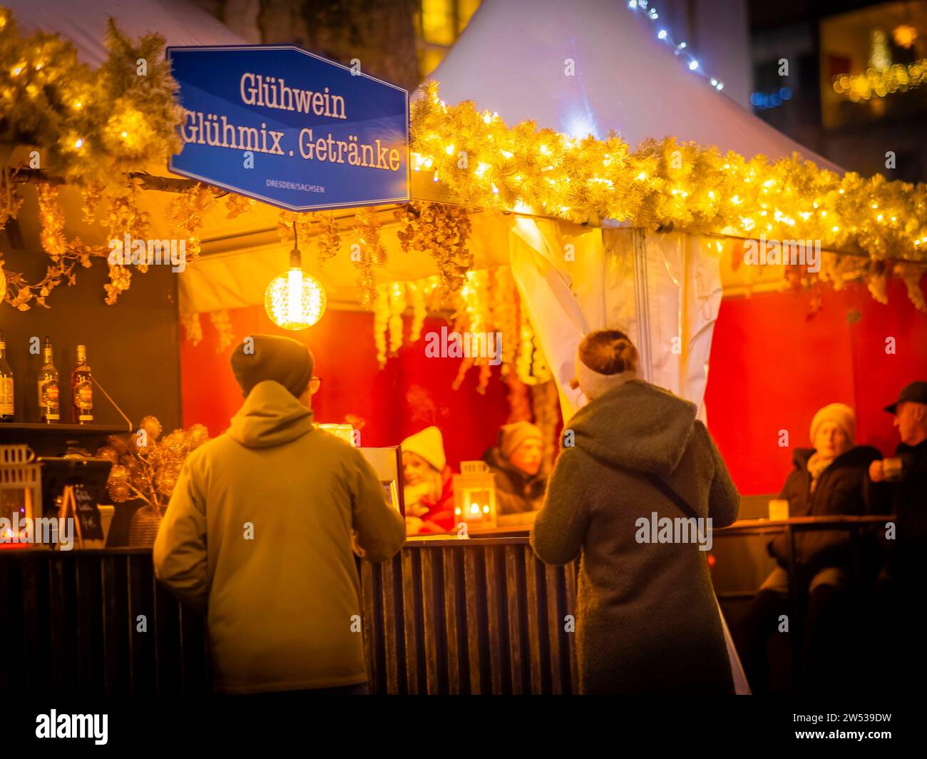 Augustusmarkt Weihnachtsmarkt auf der Hauptstrasse in der Dresdner