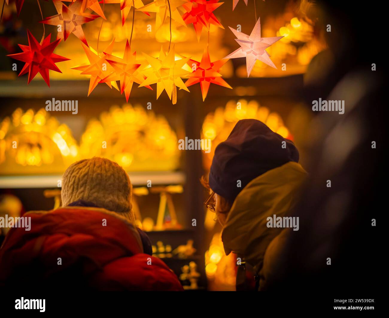 Augustusmarkt Weihnachtsmarkt auf der Hauptstrasse in der Dresdner
