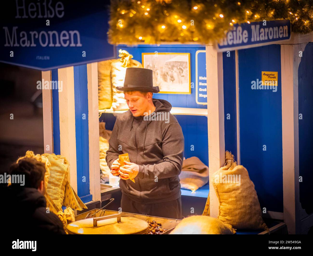 Augustusmarkt Weihnachtsmarkt auf der Hauptstrasse in der Dresdner