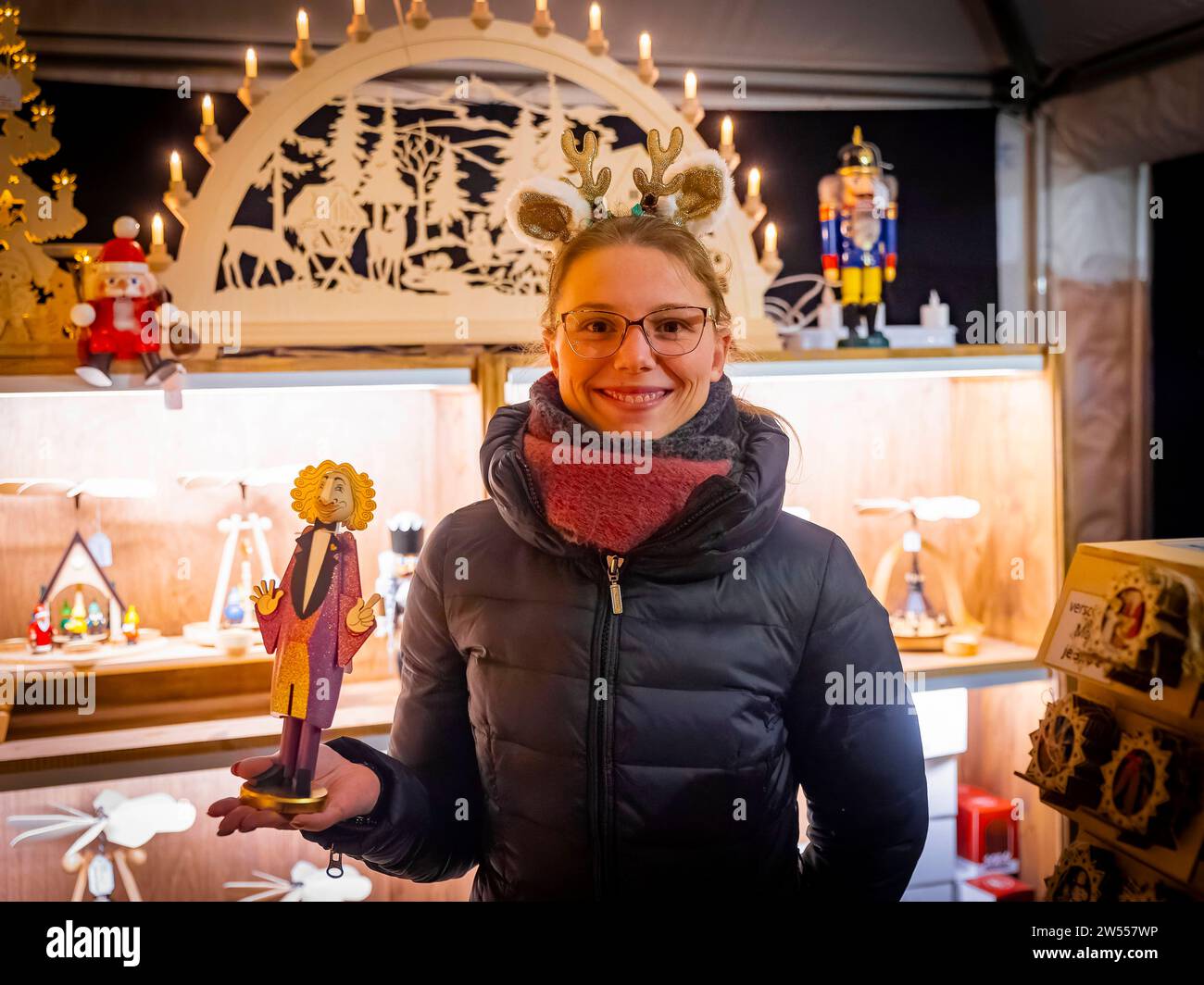 Augustusmarkt Weihnachtsmarkt auf der Hauptstrasse in der Dresdner