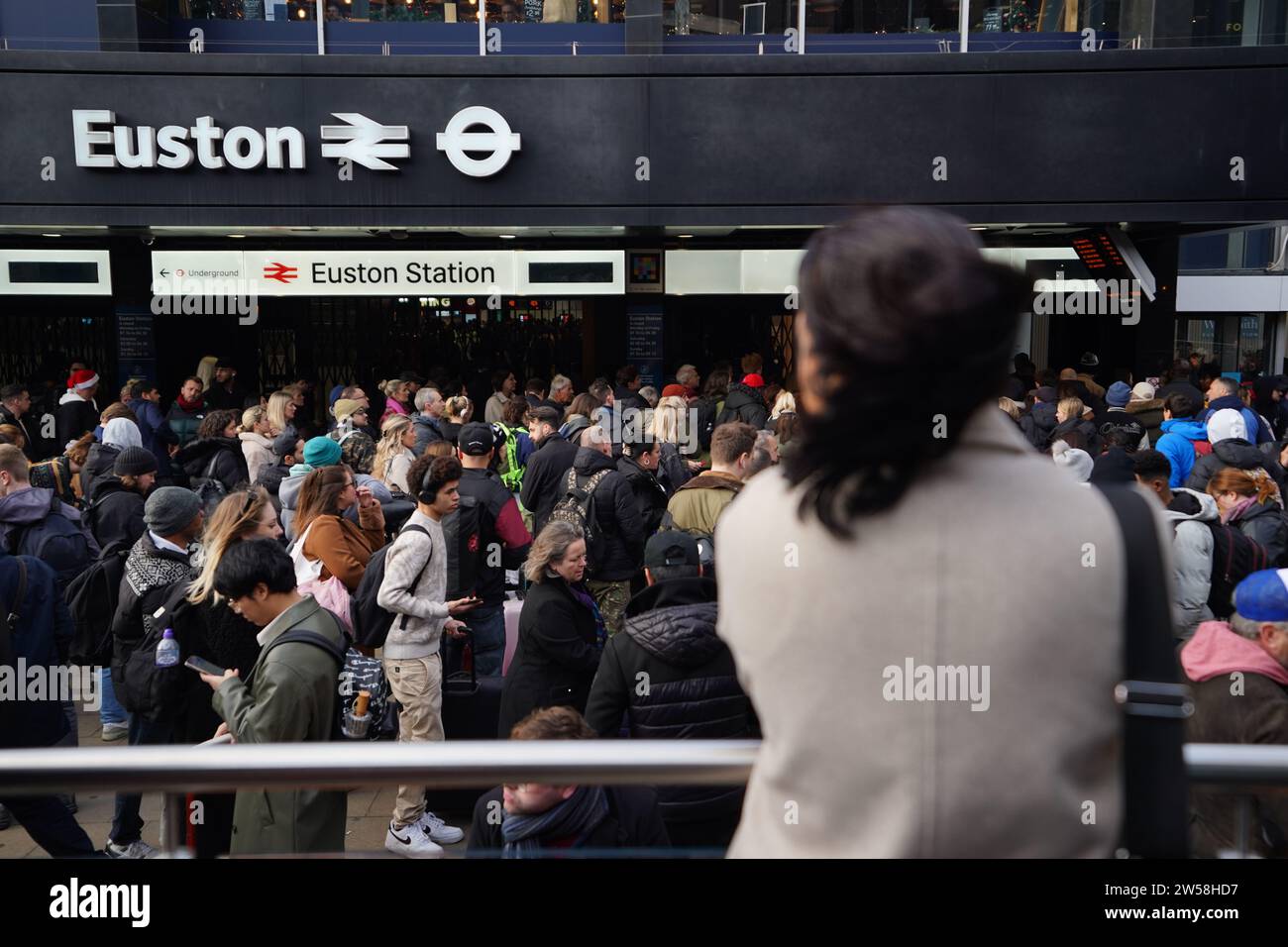 Euston christmas getaway 2023 hires stock photography and images Alamy