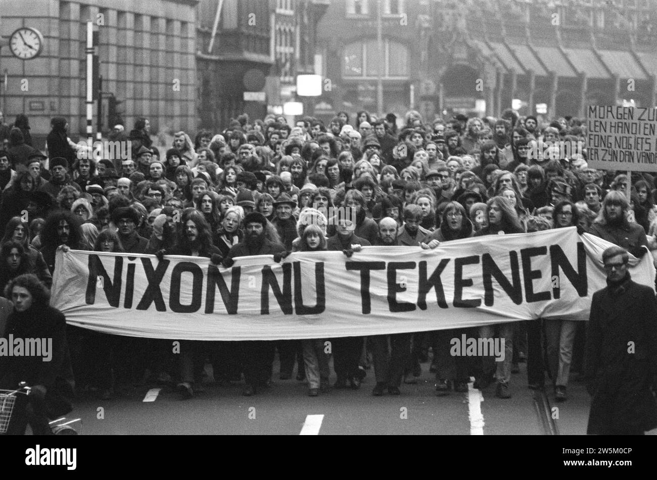 Large demonstration in Amsterdam against war in Vietnam ca. December 23, 1972 Stock Photo