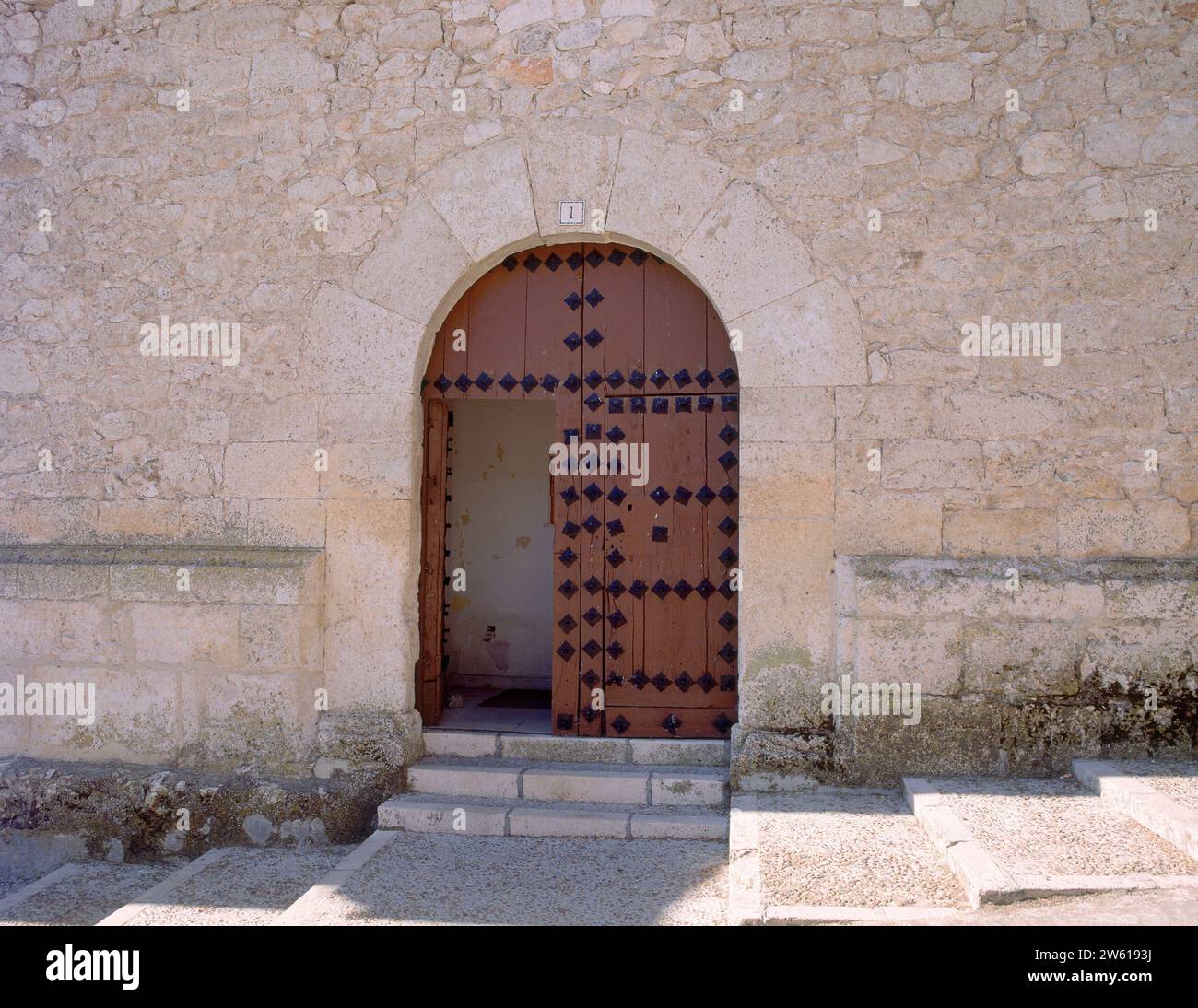 PORTADA NORTE DE LA IGLESIA DEDICADA A SAN MARTIN OBISPO. Location