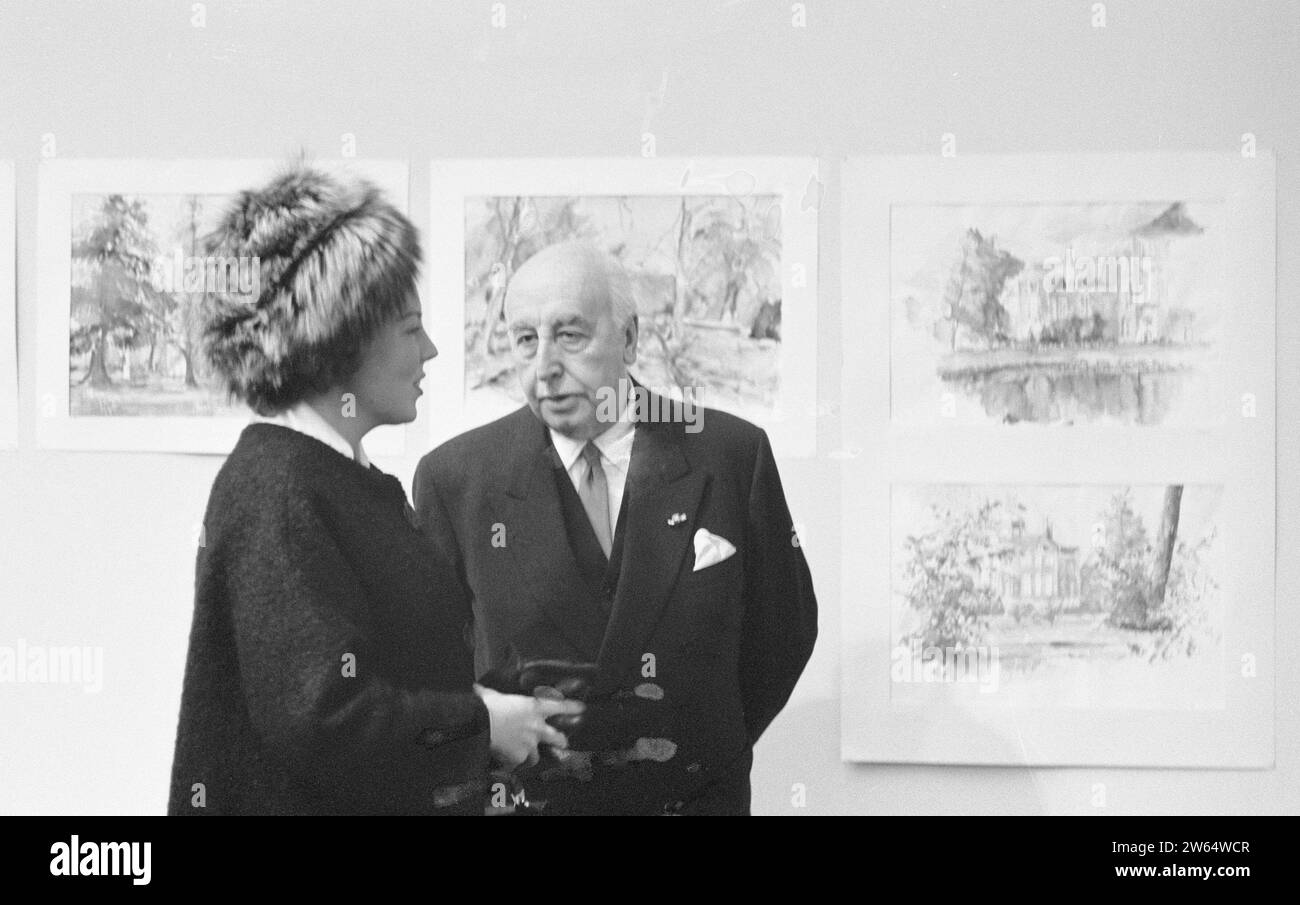 Princess Beatrix at The Hague Academy of Fine Arts with the ambassador of Spain ca. January 11, 1963 Stock Photo