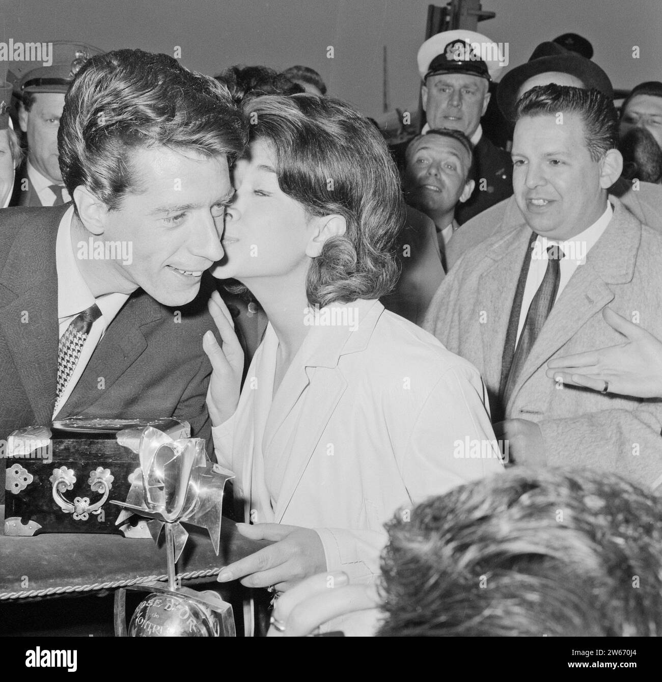 Rudi Carrell with the Silver Rose on arrival at Schiphol, Rudi Carrell ...