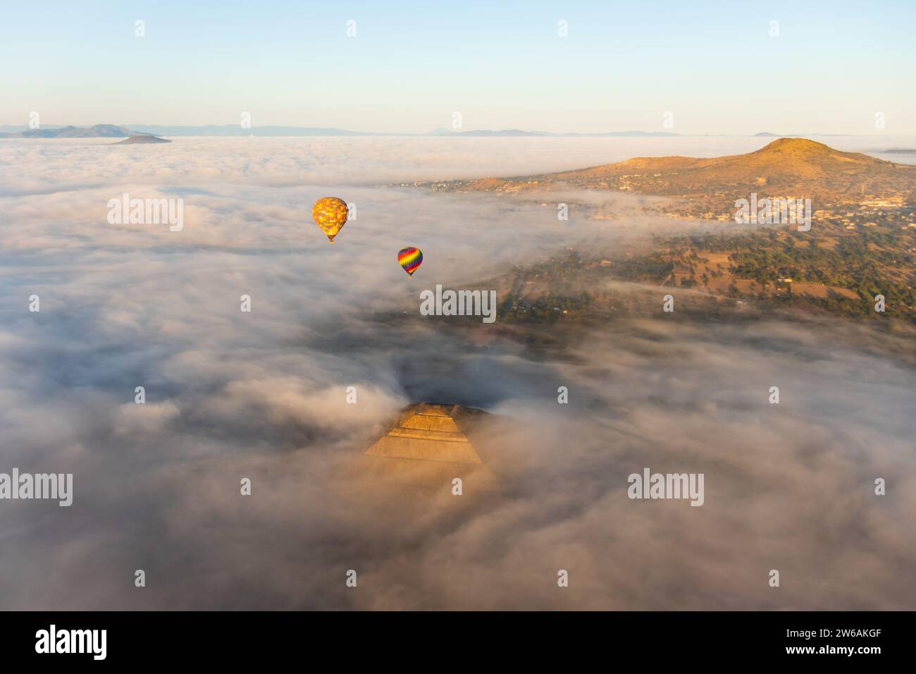 Teotihuacan pyramid balloon hi-res stock photography and images - Alamy