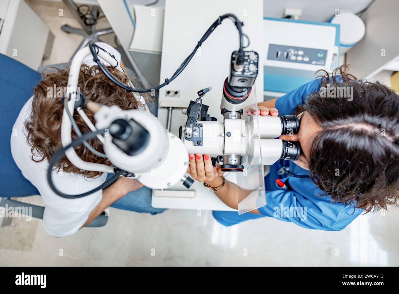 Split lamp biomicroscope hi-res stock photography and images - Alamy