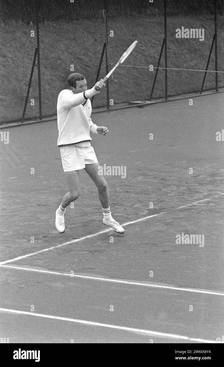 Tennis, Tom Okker in action ca. April 26, 1964 Stock Photo - Alamy