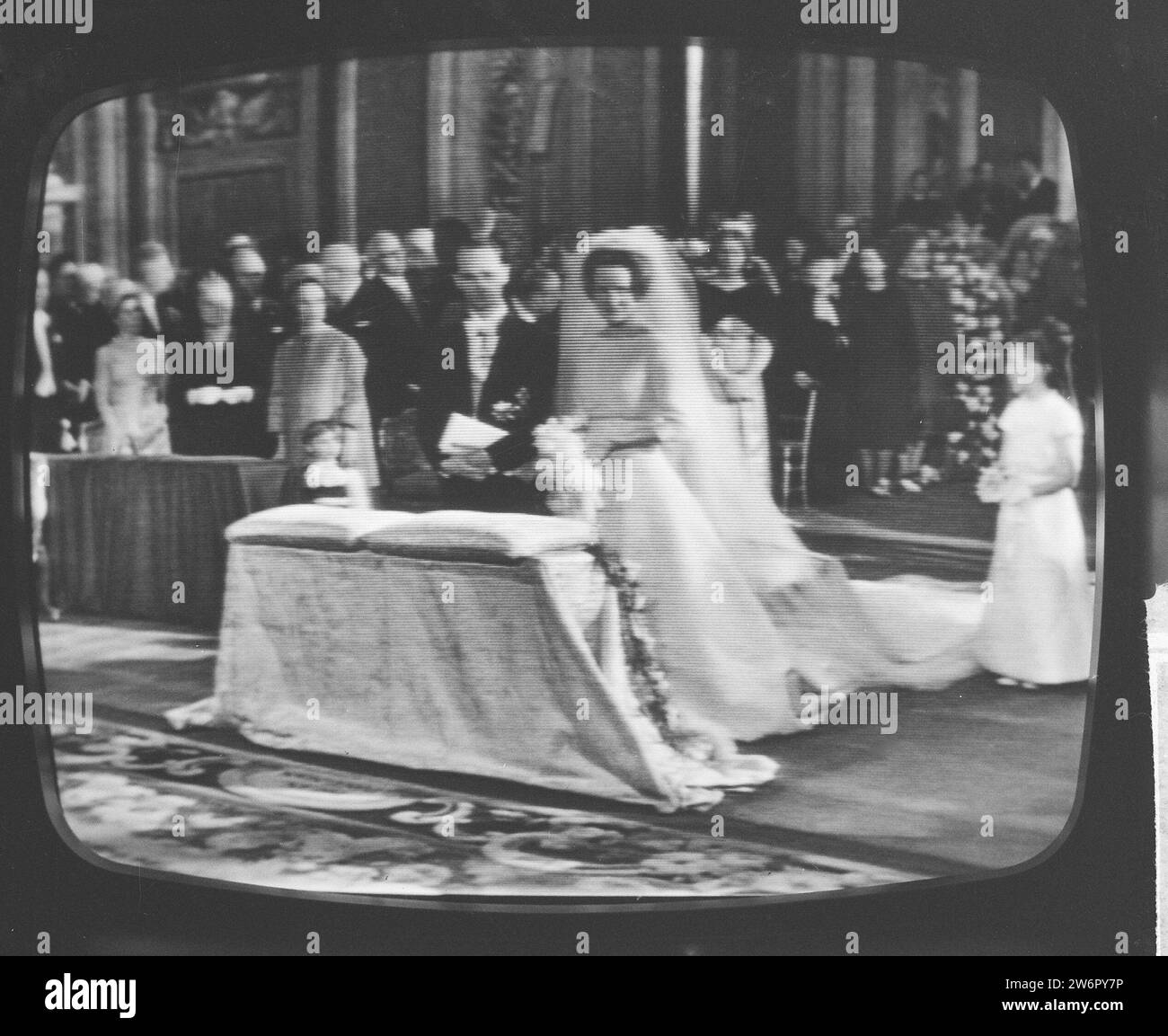 Marriage Princess Irene and Prince Hugo Charles in Rome from television, bridal couple at the altar ca. April 29, 1964 Stock Photo