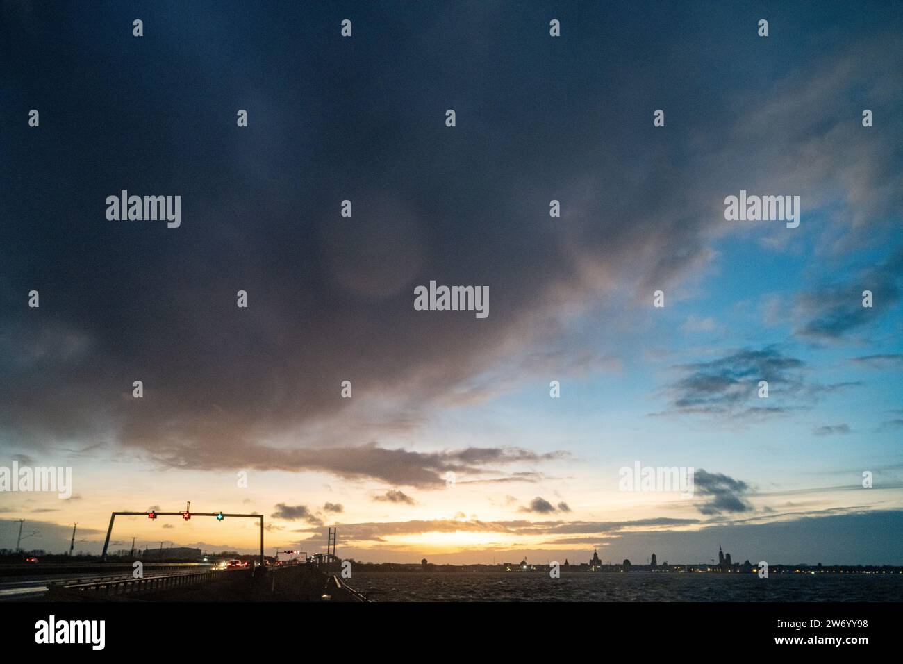 21 December 2023, MecklenburgWestern Pomerania, Altefähr Clouds pass