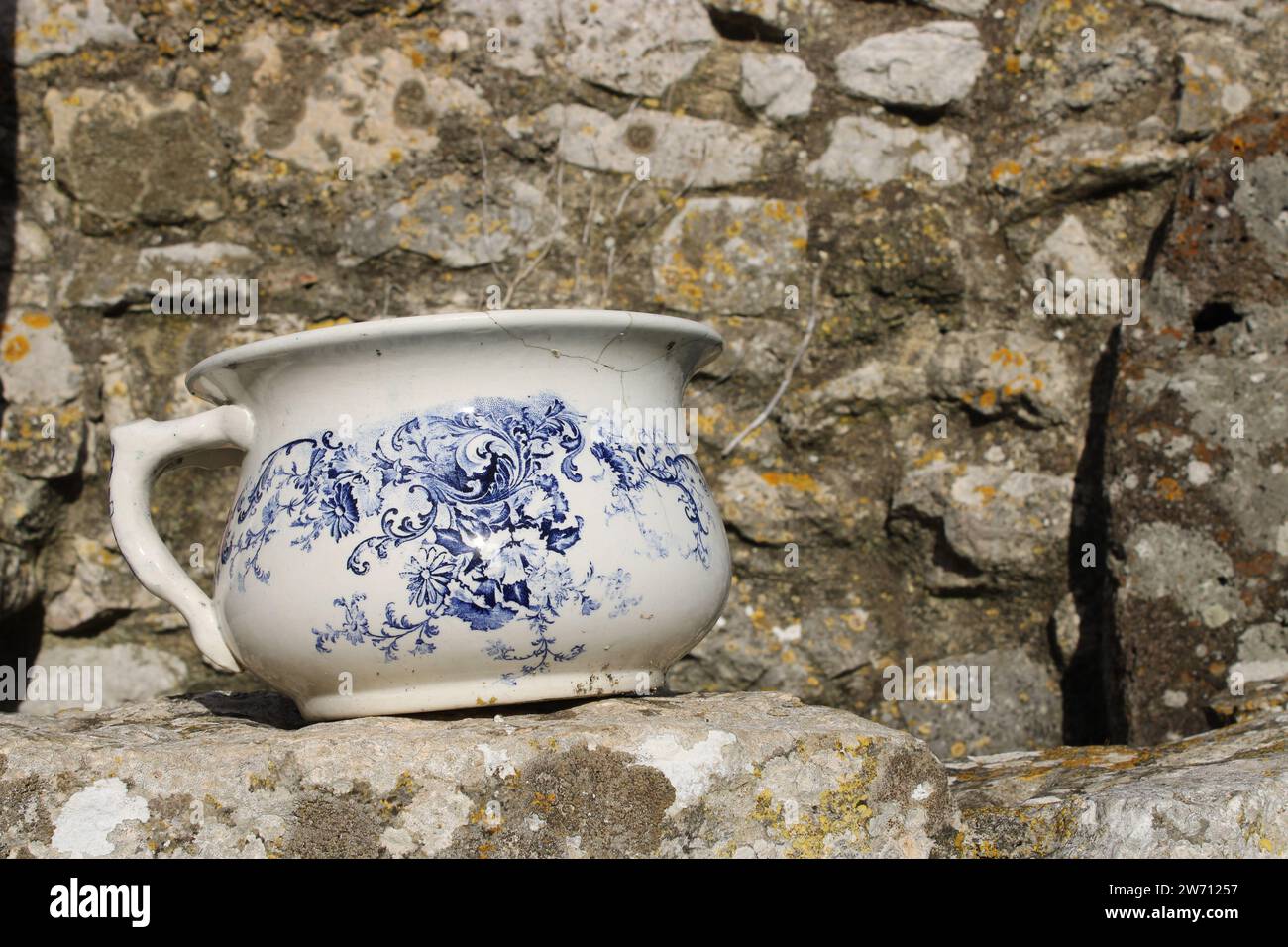 Penico. Chamber pot. Pot de chambre Stock Photo Alamy