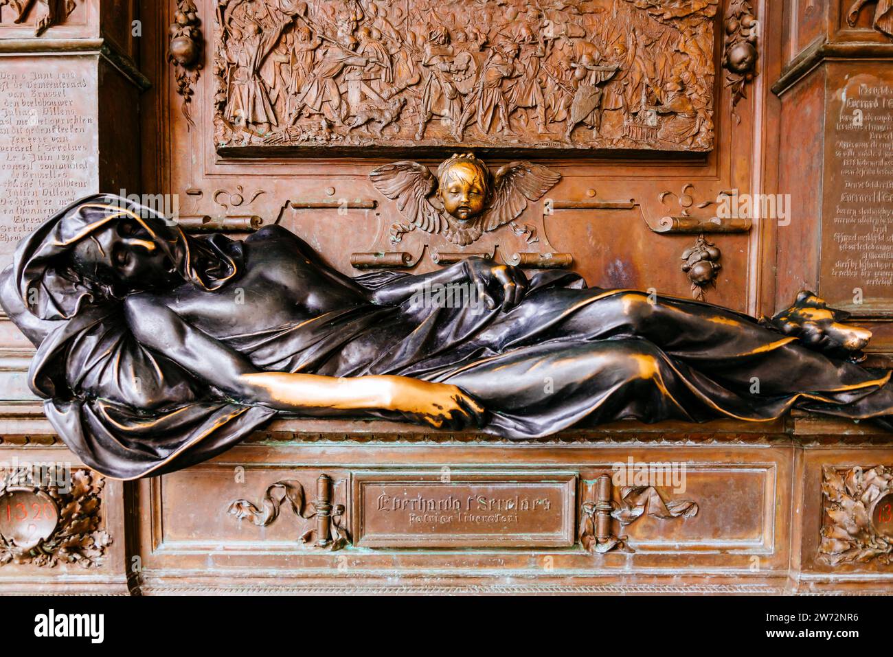 Detail of reclining body. Everard t'Serclaes, Lord of Kruikenburg was a citizen of Brussels who was made famous by his recovery of the city from the F Stock Photo