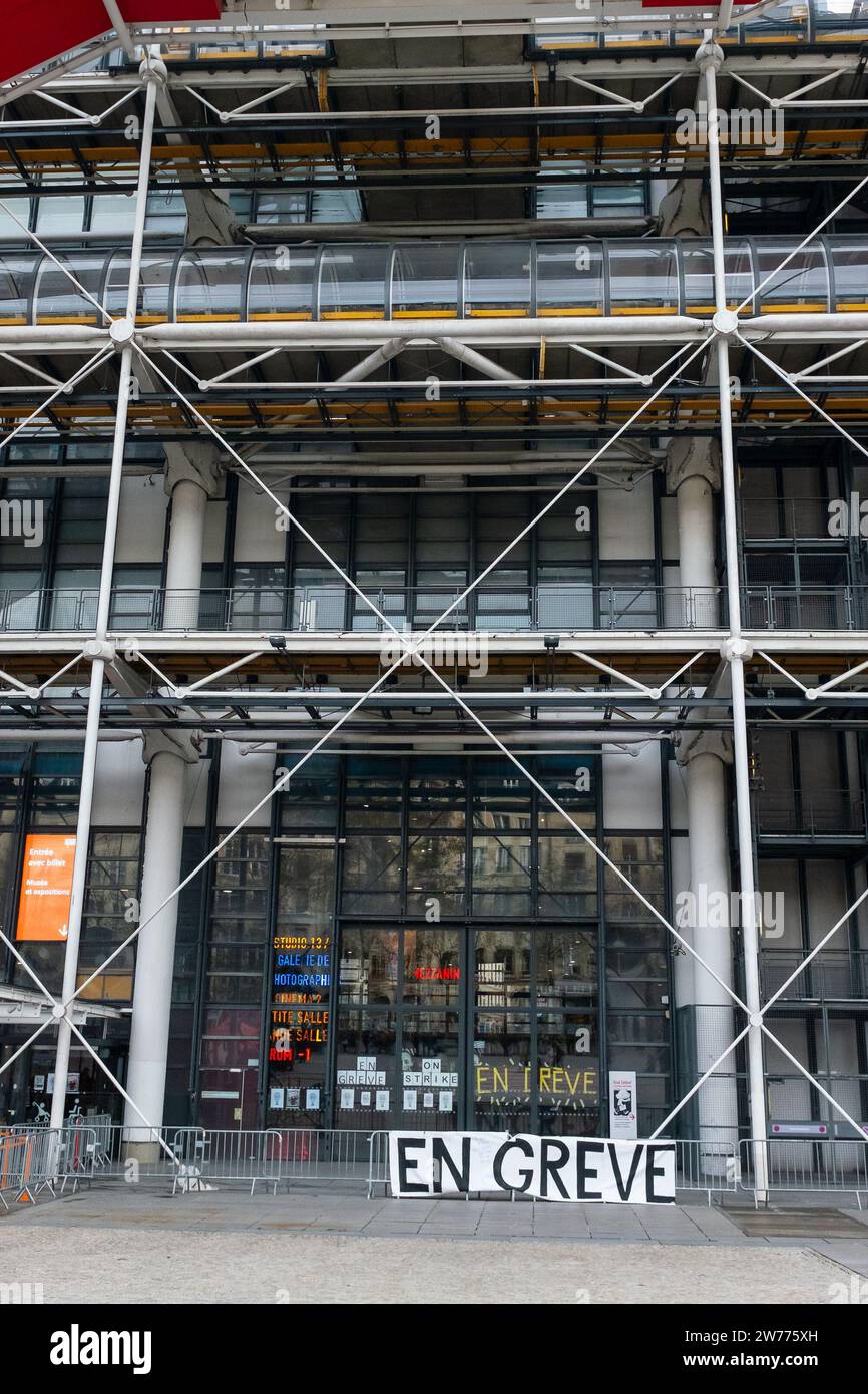 Paris, France, 2023. A sign in front of Beaubourg announces that the staff are on strike fearing unemployment ahead of planned closure (vertical) Stock Photo