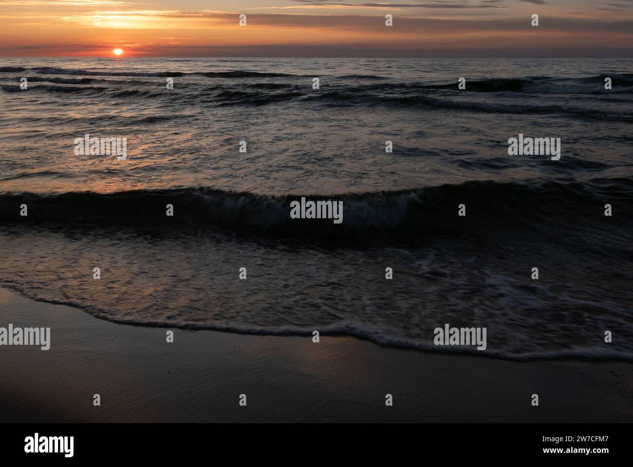 08.09.2018, Poland, Kolobrzeg, West Pomerania - Sunset at the Baltic Sea. 00A180908D0939CAROEX.JPG [MODEL RELEASE: NOT APPLICABLE, PROPERTY RELEASE: N Stock Photo
