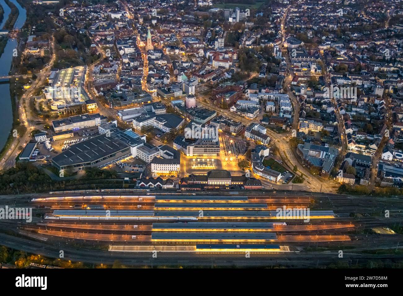Aerial view, night shot, central station with station forecourt and city with Allee-Center shopping center, view to the evang. Pauluskirche, center, H Stock Photo