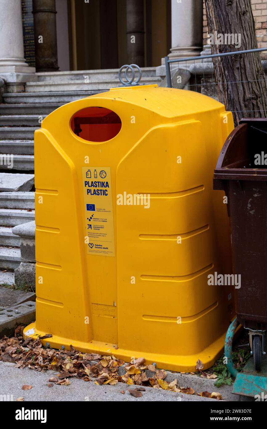 Recycle container yellow container for recycling of plastic waste