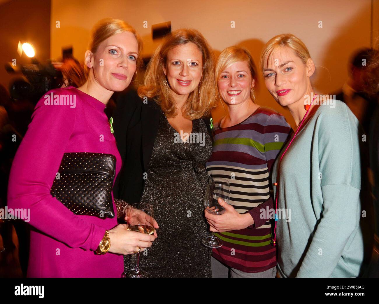 Tamara von Nayhauss  Barbara Schoeneberger  Silke Bodenbender  Gesine Cukrowski - Kampf gegen Hunger Vernissage - Berlin - 18.10.2012 Berlin Deutschland Germany Copyright: xJamesxColdreyx Stock Photo