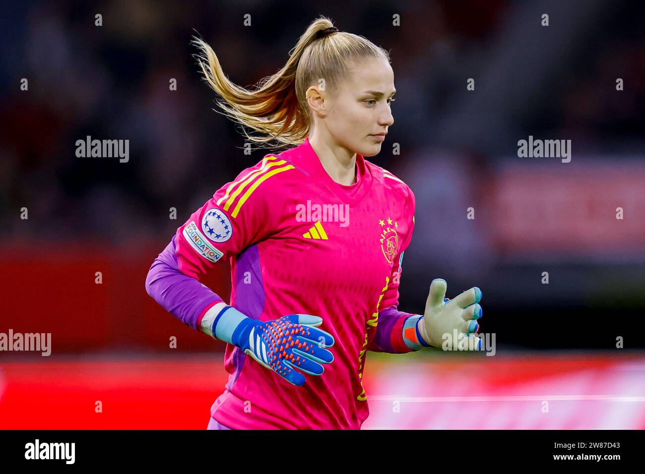 AMSTERDAM, NIEDERLANDE - DECEMBER 20: Regina van Eijk (AJAX Amsterdam ...