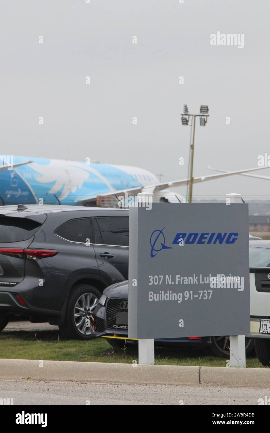 San Antonio, USA. 21st Dec, 2023. Exterior signage outside the Boeing facilities at Tech Port in San Antonio, Texas, USA, on December 21, 2023. The Boeing Company provides commercial and defense services and provides a major proportion of aircraft related jobs in San Antonio. (Photo by Carlos Kosienski/Sipa USA) Credit: Sipa USA/Alamy Live News Stock Photo