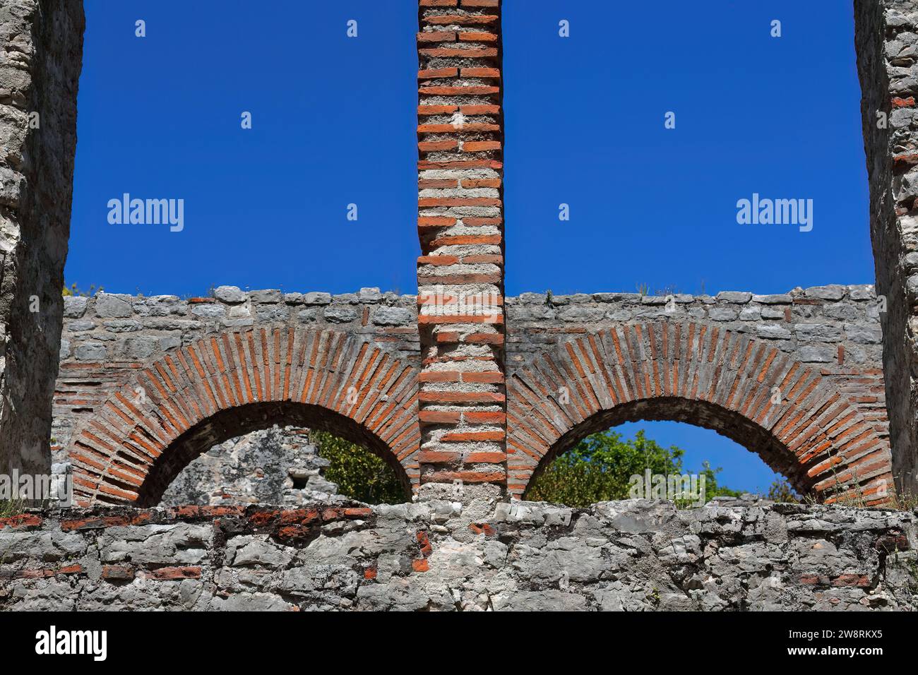 Coursed brickwork hi-res stock photography and images - Alamy