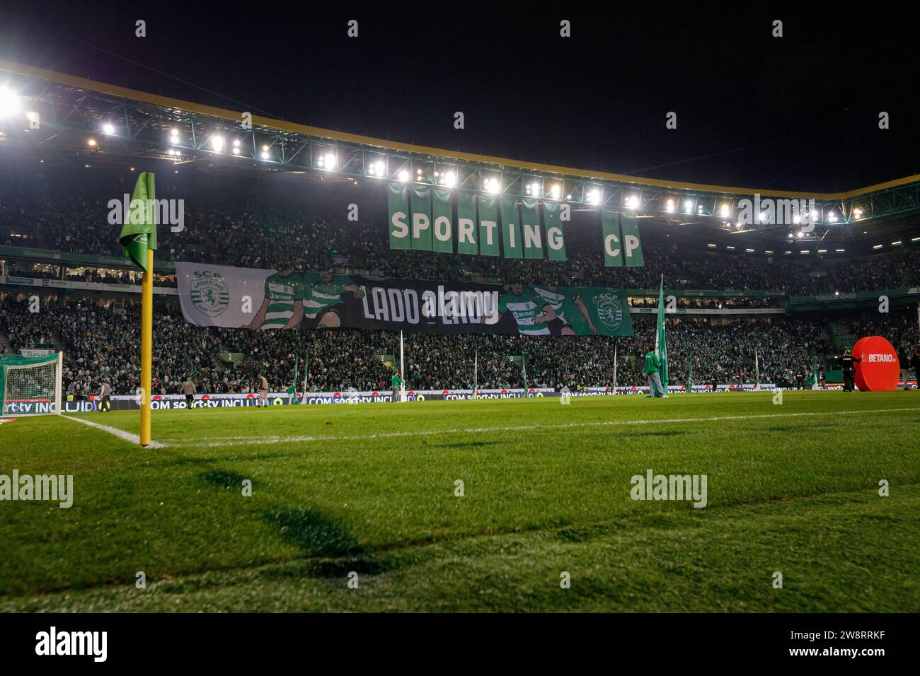 Fans during Liga Portugal 23/24 game between Sporting CP and FC Porto, Estadio Jose Alvalade, Lisbon, Portugal. (Maciej Rogowski) Stock Photo