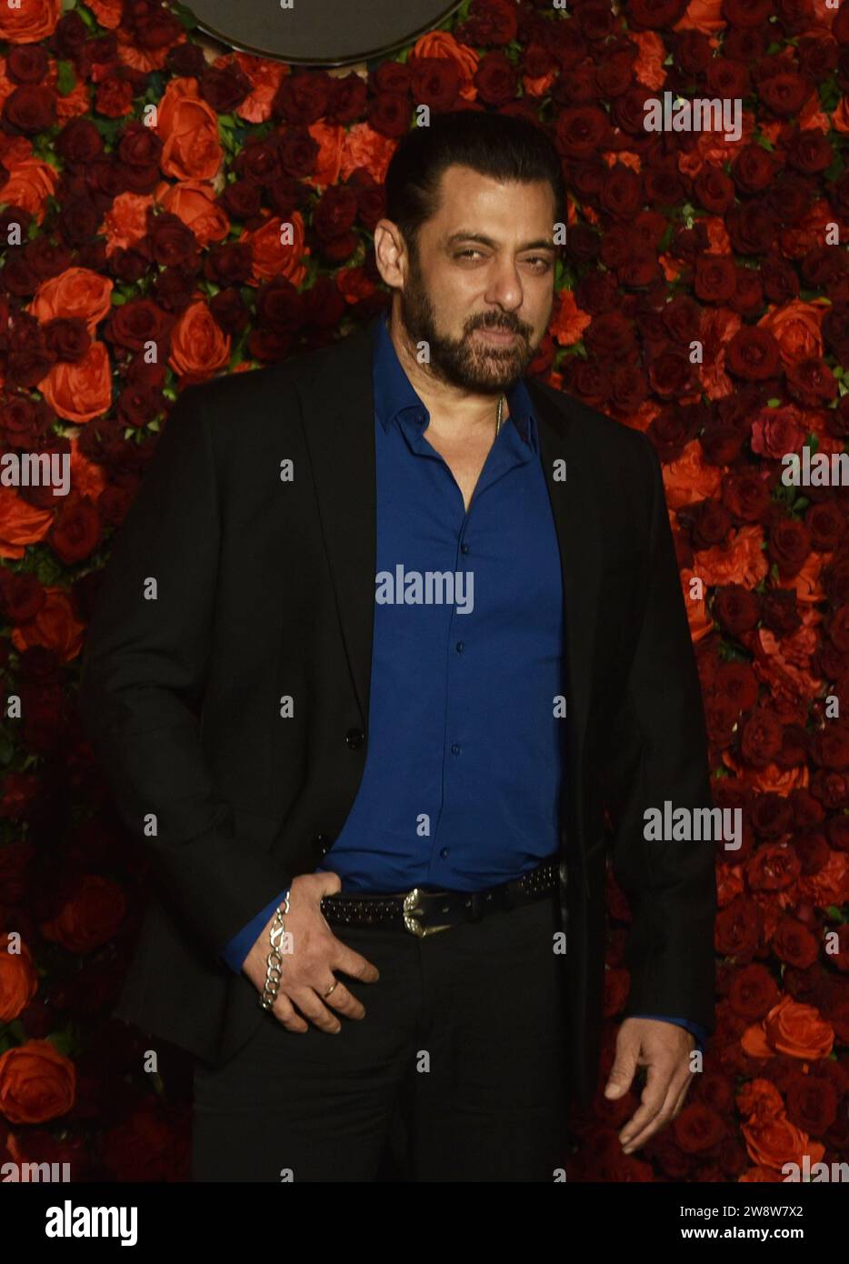 Mumbai, India, on December 21, 2023, Bollywood actor Salman Khan is attending the 60th birthday celebration party of Indian film producer, film distributor, and real-estate developer Anand Pandit in Mumbai, India, on December 21, 2023. (Photo by Indranil Aditya/NurPhoto)0 Credit: NurPhoto SRL/Alamy Live News Stock Photo