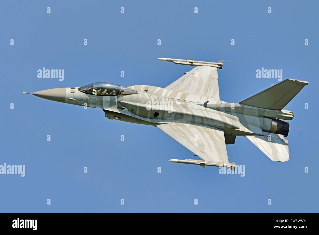 General Dynamics F-16 Fighting Falcon Stock Photo - Alamy