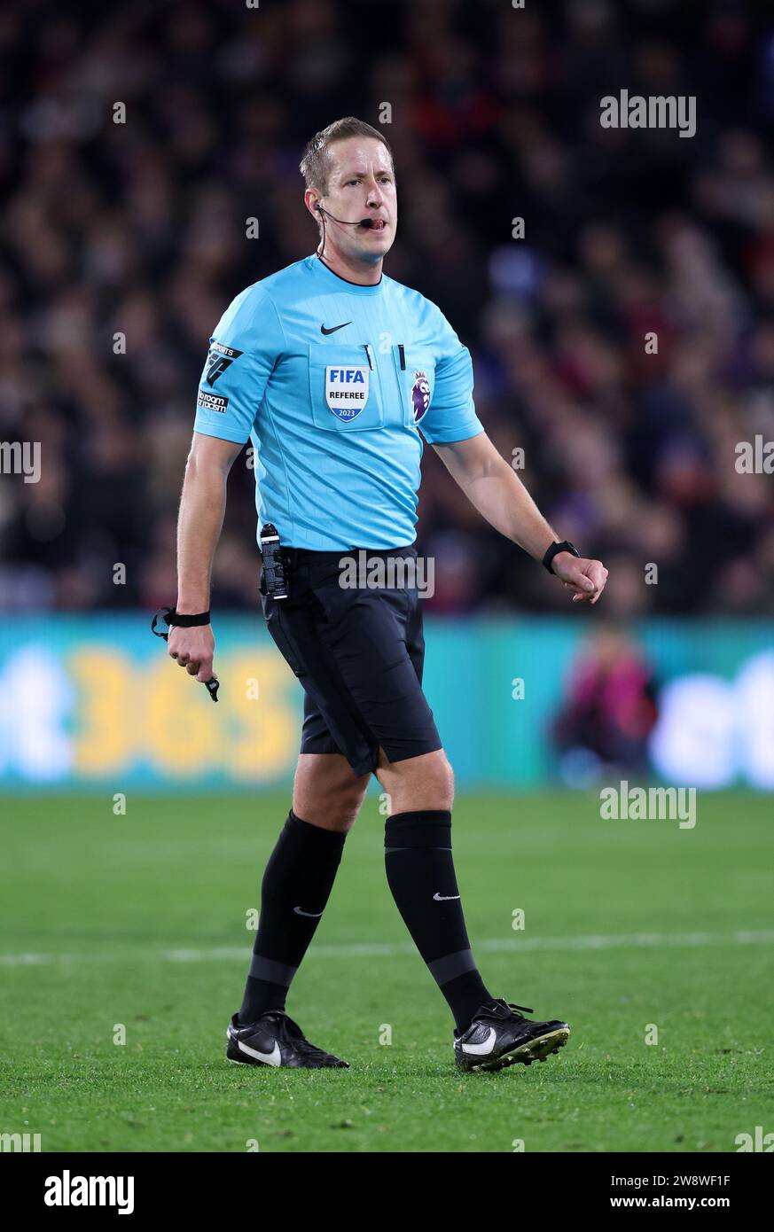 London, UK. 21st Dec, 2023. Referee John Brooks during the Premier