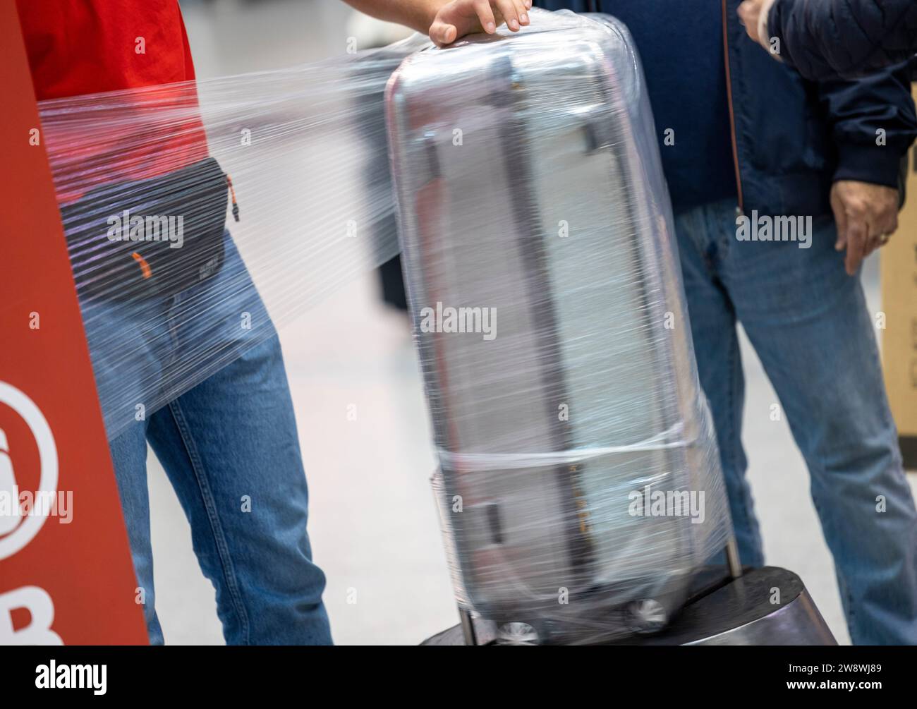 Luggage wrapping hires stock photography and images Alamy