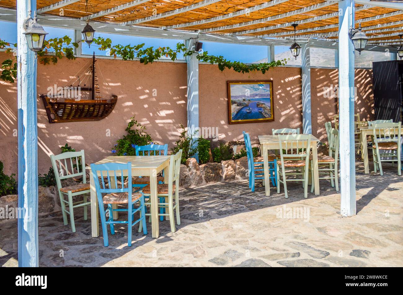 Typical greek tavern in Santorini Stock Photo - Alamy