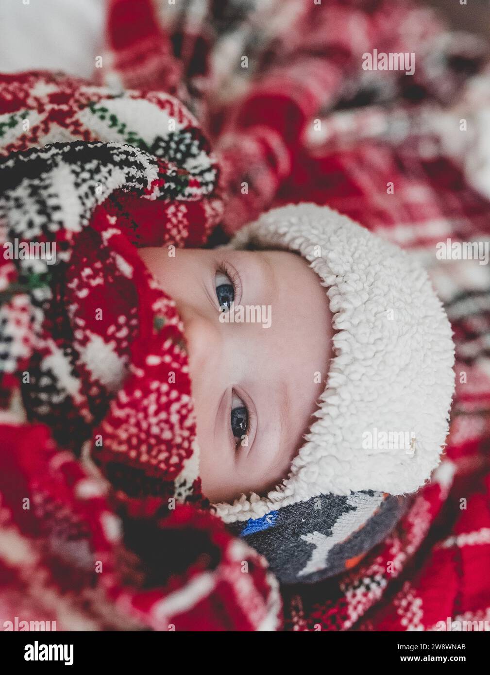 Child wearing blanket hi-res stock photography and images - Alamy