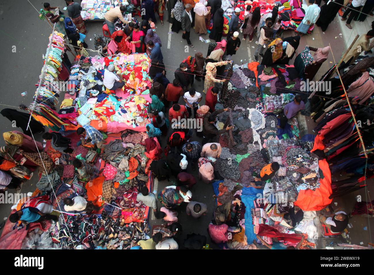 Dhaka Bangladesh22 December2023, street holiday market . this picture was taken motijheel Dhaka.Nazmul islam/alamy live news Stock Photo