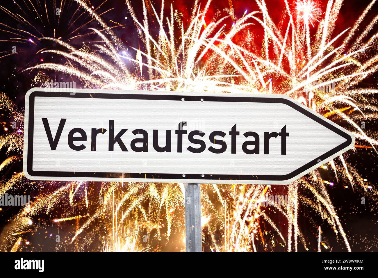 Germany - December 22, 2023: Sign with inscription sales start in front of night sky with colorful fireworks. Fireworks sales start in retail stores FOTOMONTAGE *** Schild mit Aufschrift Verkaufsstart vor Nachthimmel mit buntem Feuerwerk. Feuerwerksverkauf Start im Einzelhandel FOTOMONTAGE Stock Photo