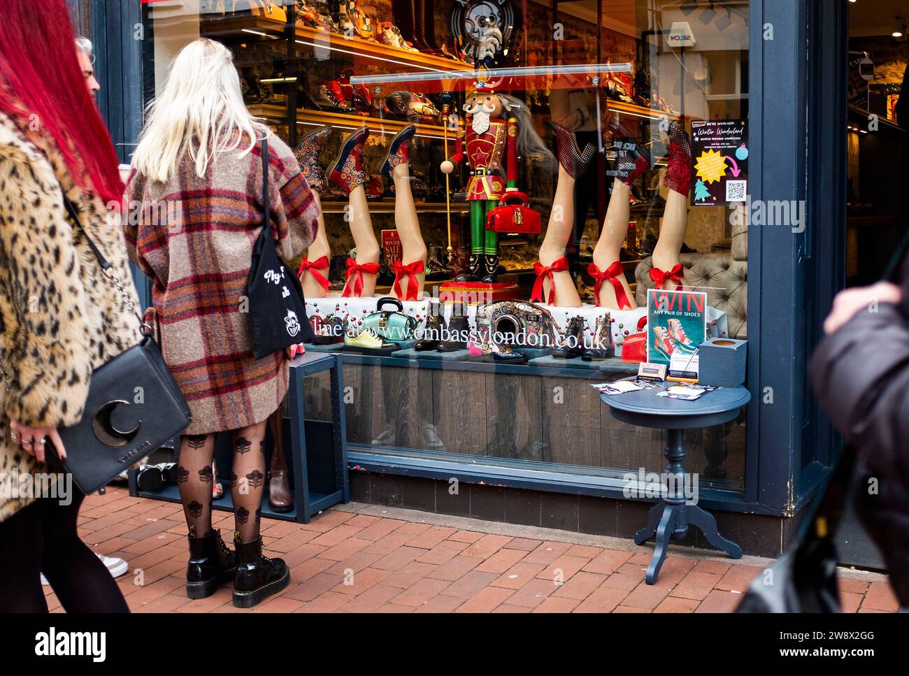 Brighton UK 22nd December 2023 - The North Laine area of Brighton is crowded with Christmas shoppers as the festive weekend approaches : Credit Simon Dack / Alamy Live News Stock Photo