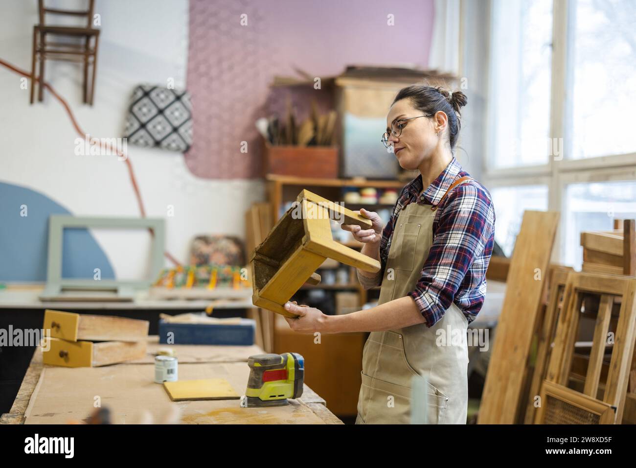 Professional woman carpenter in hi-res stock photography and images - Alamy