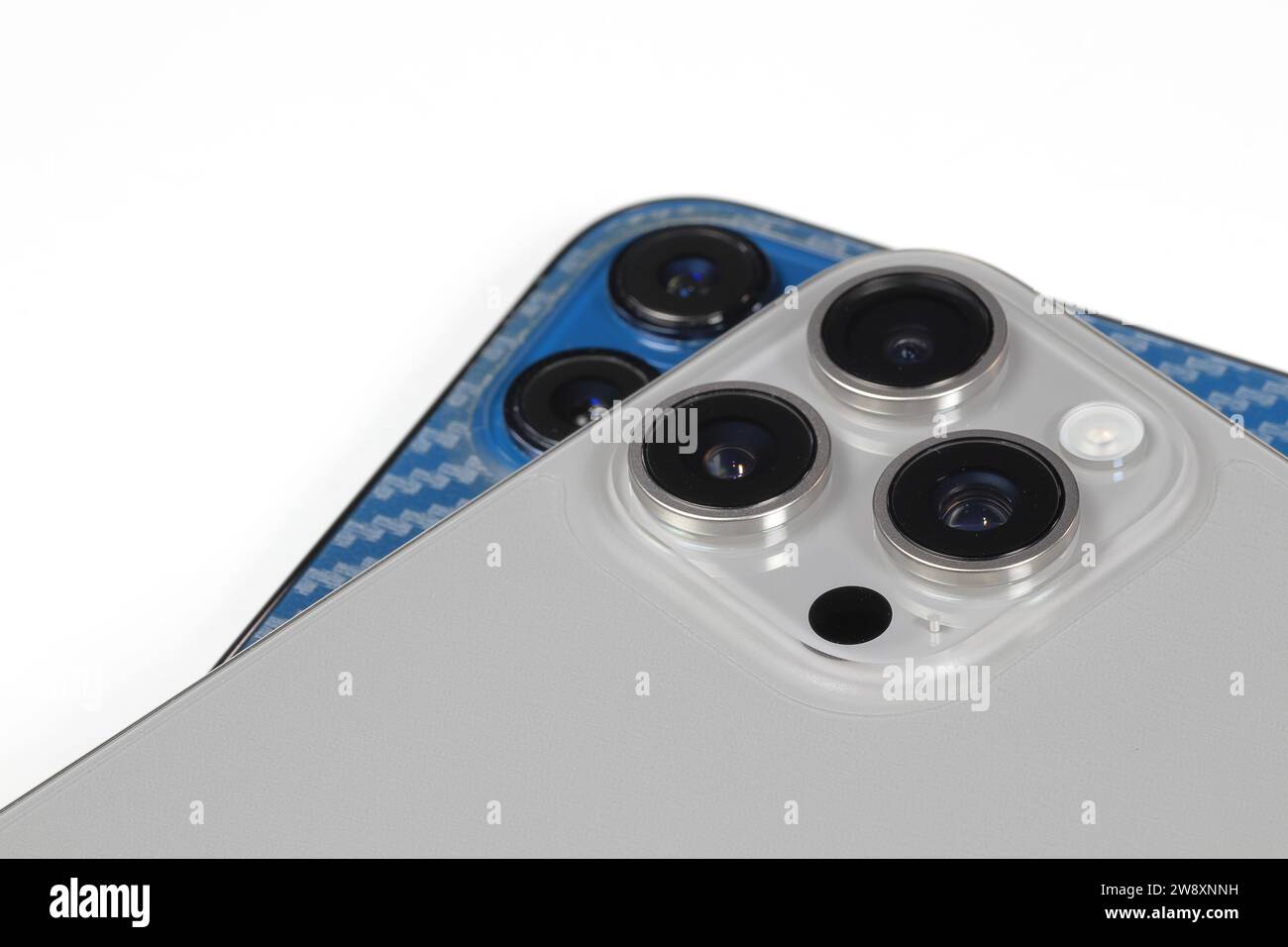 Mobile camera telephoto hi-res stock photography and images - Alamy