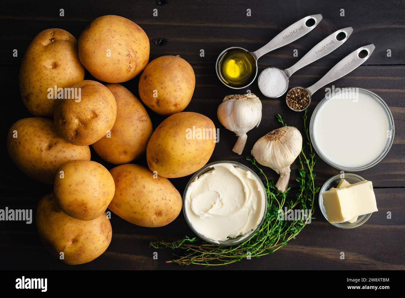 Roasted Garlic Mascarpone Mashed Potatoes Ingredients: Yukon gold potatoes, mascarpone cheese, fresh garlic, and other raw ingredients for a side dish Stock Photo