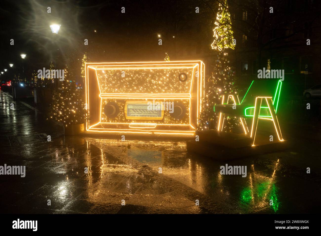 Warsaw, Poland. 22nd Dec, 2023. An illuminiated Christmas lighting