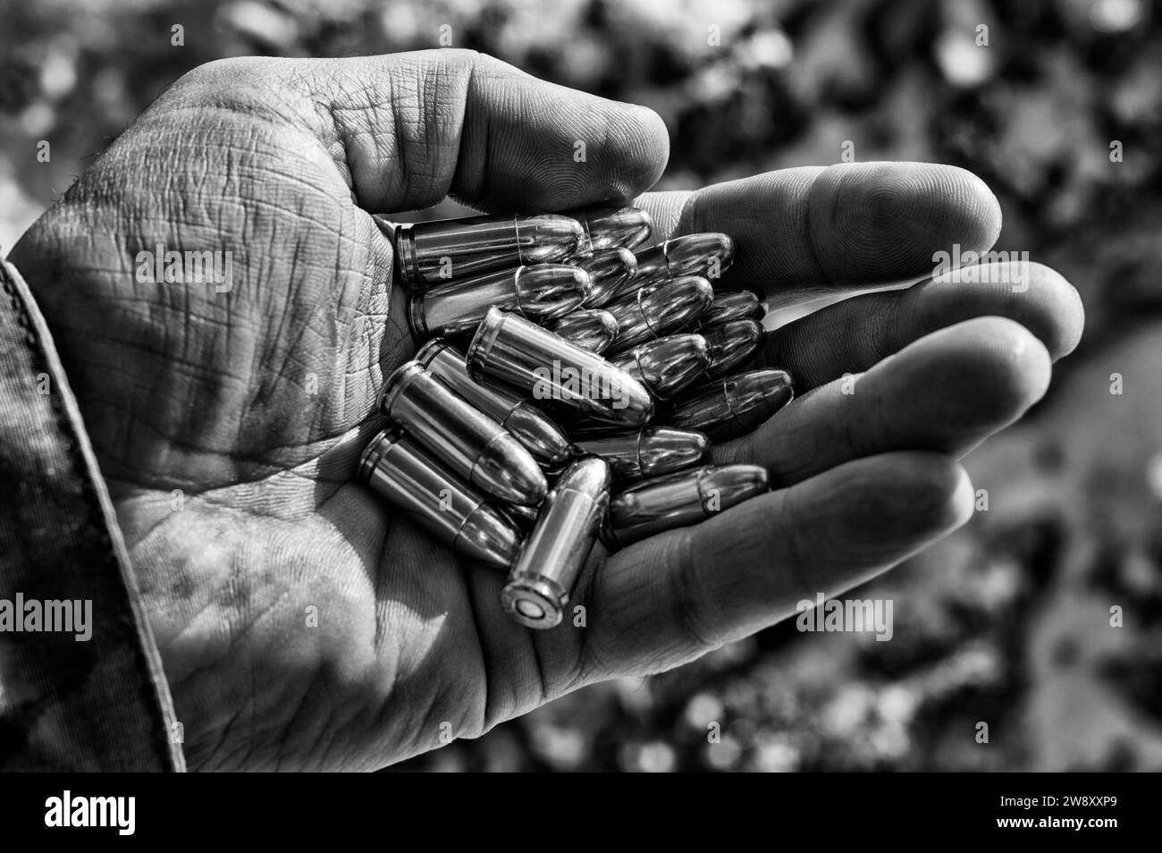 The fighter holds a handful of bullets in his palm for weapons. Mixed