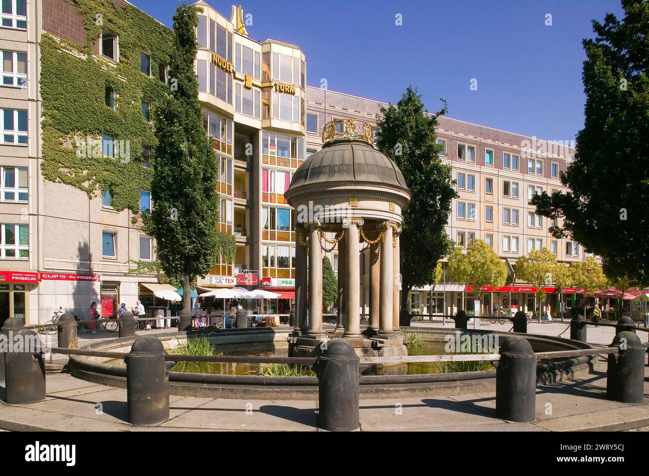 Fountain on Albertplatz with generally drinkable water, today's tap is located on the new building behind the actual fountain created by Hans Erlwein Stock Photo