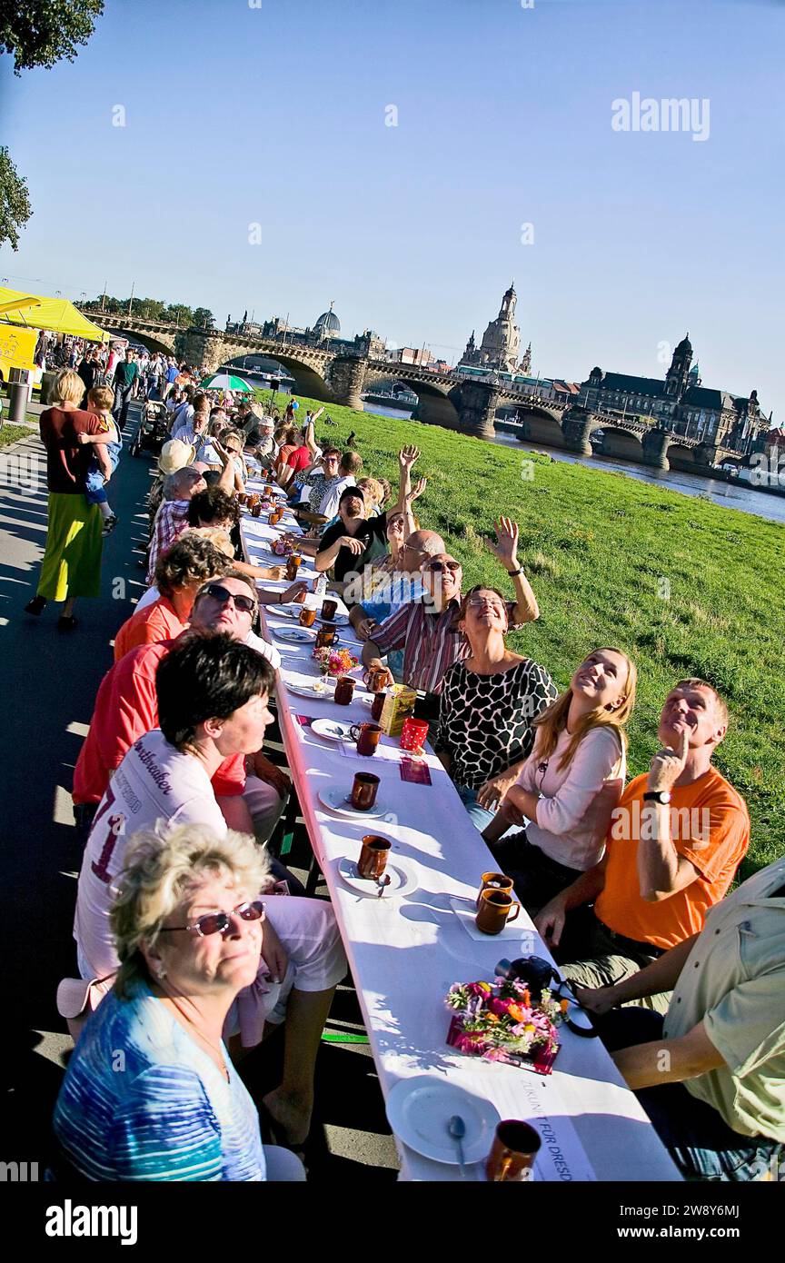 longest-table-in-the-world-hi-res-stock-photography-and-images-alamy