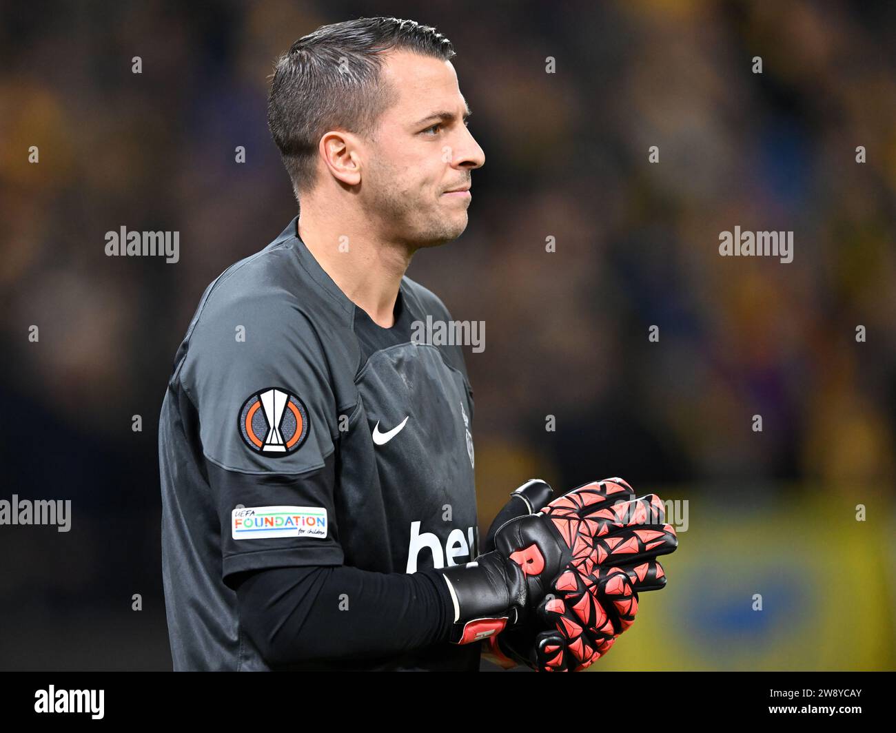 BRUSSELS - Royale Union Saint-Gilloise goalkeeper Anthony Moris during the UEFA Europa League in group E match between R. Union Sint Gillis and Liverpool FC at the Lotto Park stadium on December 14, 2023 in Brussels, Belgium. ANP | Hollandse Hoogte | GERRIT VAN COLOGNE Stock Photo