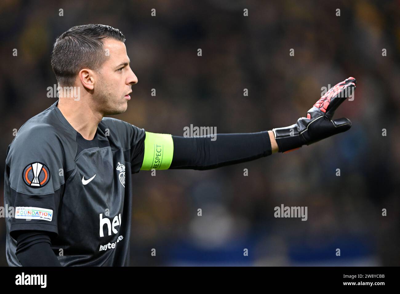 BRUSSELS - Royale Union Saint-Gilloise goalkeeper Anthony Moris during the UEFA Europa League in group E match between R. Union Sint Gillis and Liverpool FC at the Lotto Park stadium on December 14, 2023 in Brussels, Belgium. ANP | Hollandse Hoogte | GERRIT VAN COLOGNE Stock Photo