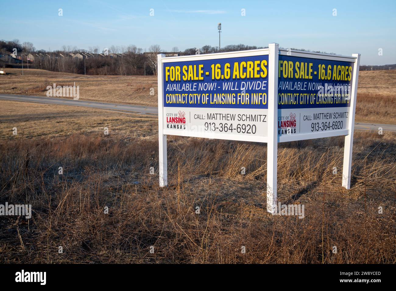 Land for sale sign hires stock photography and images Alamy