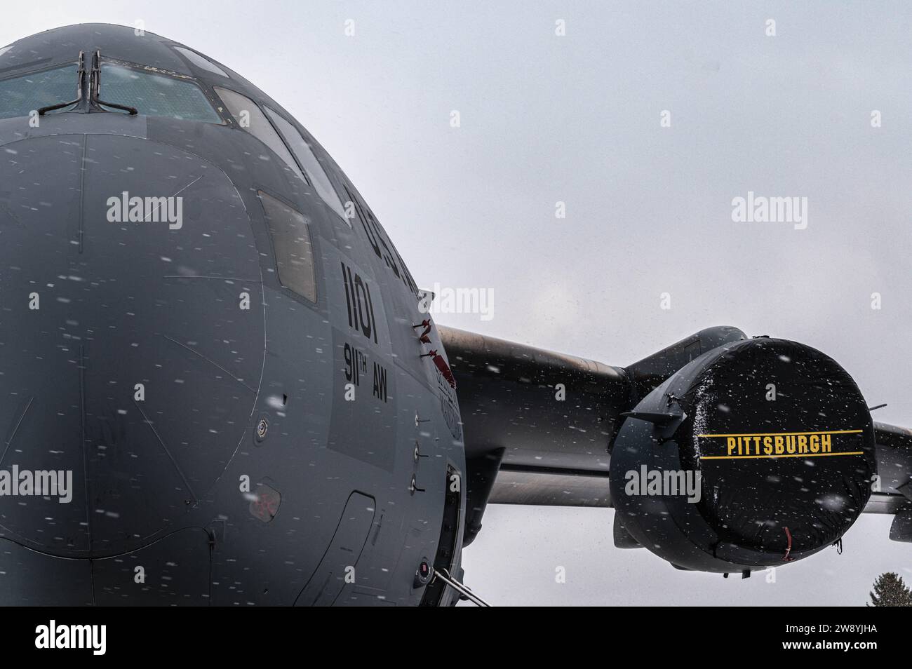 A C-17 Globemaster III assigned to the 911th Airlift Wing sits on the flightline at Pittsburgh International Airport Air Reserve Station, Pennsylvania, Dec. 19, 2023. The C-17 measures approximately 174 feet in length with a wingspan of 169 feet, 10 inches. (U.S. Air Force photo by Tech. Sgt. Lucas M. Weber) Stock Photo